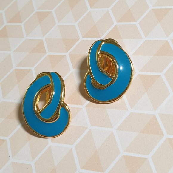 Vintage Gold Tone Blue Enamel Abstract Clip Earrings Retro Fashion Granny Core - Picture 2 of 4